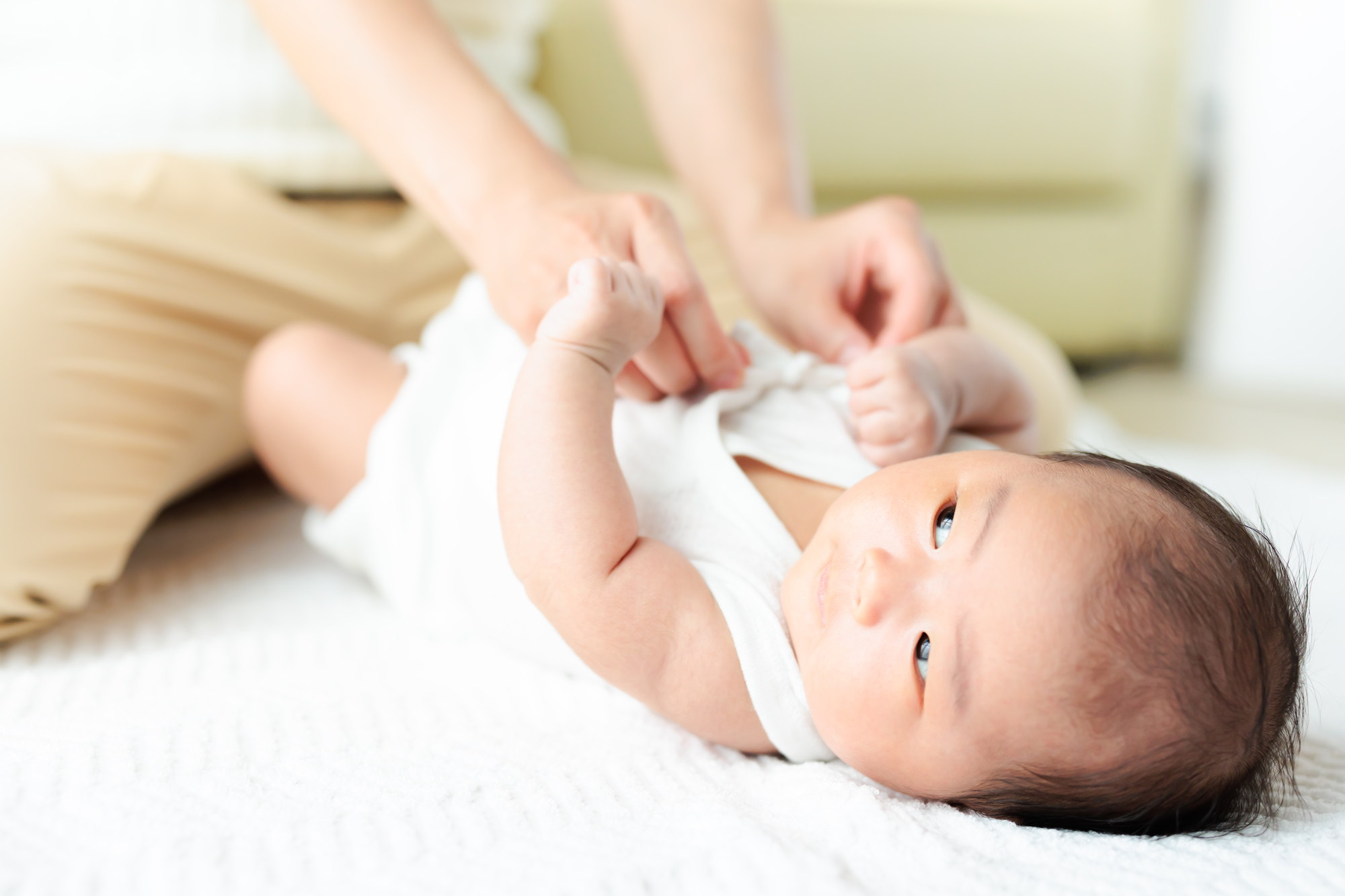 新生児を起こして授乳してもらえますか？